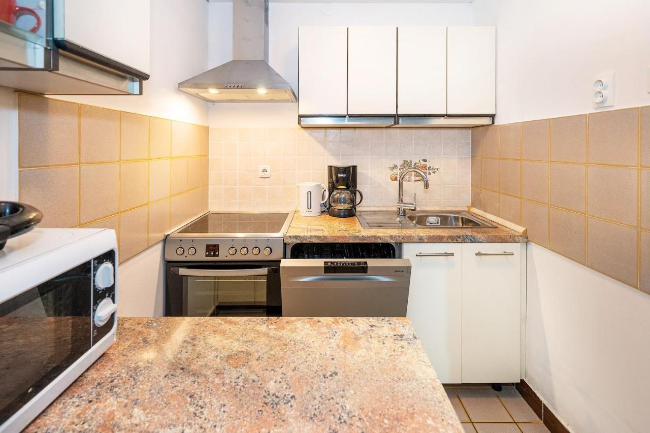 Apartments Jurina คิร์ก ภายนอก รูปภาพ